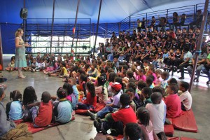 contacao-de-historias-aletria-13-11-2009-fotos-bruna-tropia-92 Crianças assistem atentamento à apresentação