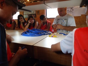 fernando-sardo-em-atividade-de-construcao-de-instrumentos-com-o-publico-de-alunos-das-instituicoes-que-participavam-do-circuito-escolas8 fernando-sardo-em-atividade-de-construcao-de-instrumentos-com-o-publico-de-alunos-das-instituicoes-que-participavam-do-circuito-escolas8