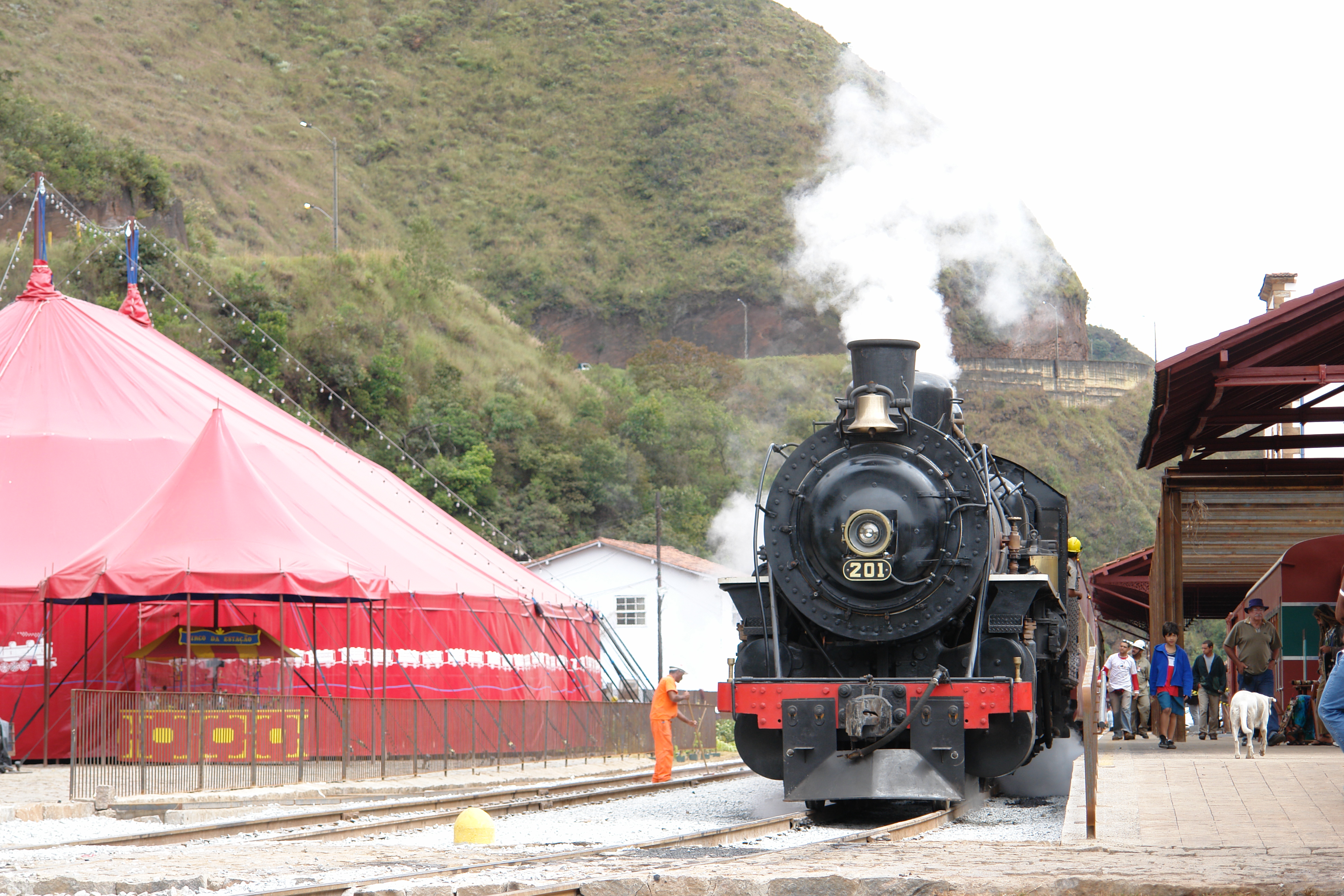 lona-do-circo-e-locomotiva1 Estação de Ouro Preto